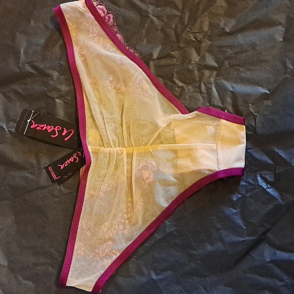 🇨🇦 La Senza ✨️NWT✨️ Size S Bikini Panties, Cream/Purple Floral Embroidery - Picture 3 of 5
